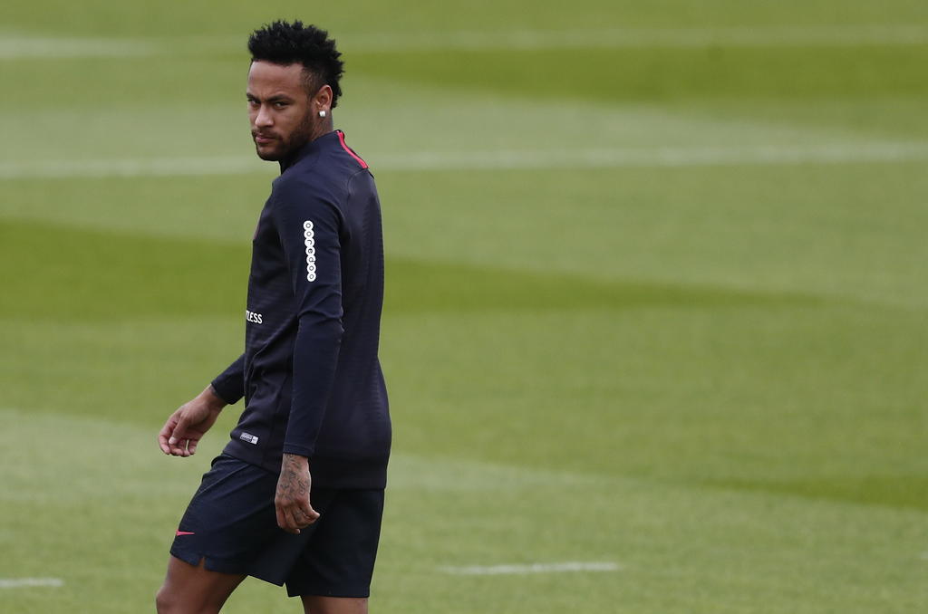Tras no poderse ir al Barcelona, Neymar tendrá que pasar al menos otra temporada con el París Saint-Germain. (ARCHIVO) 