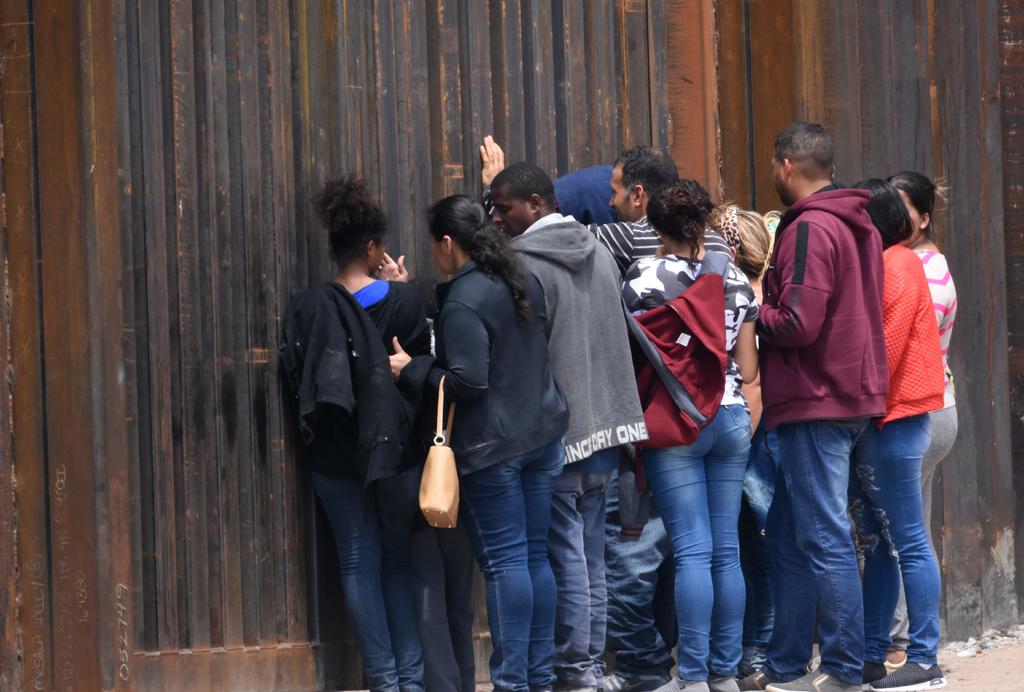 Las autoridades de EUA comenzaron este jueves a aplicar la normativa del Gobierno para denegar el asilo a los indocumentados en la frontera sur que hayan pasado por México u otros países sin haber pedido allí esta protección. (ARCHIVO)