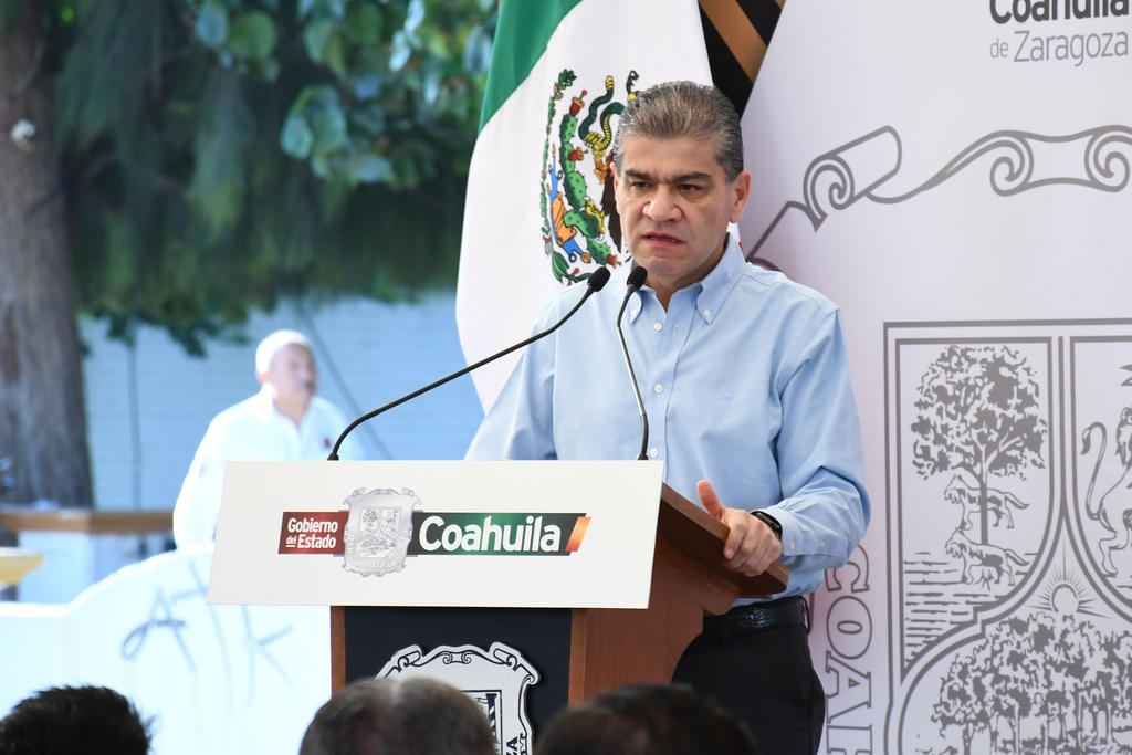 El gobernador Miguel Ángel Riquelme adelantó el arribo de otra compañía que generará 2 mil empleos más. (FERNANDO COMPEÁN)