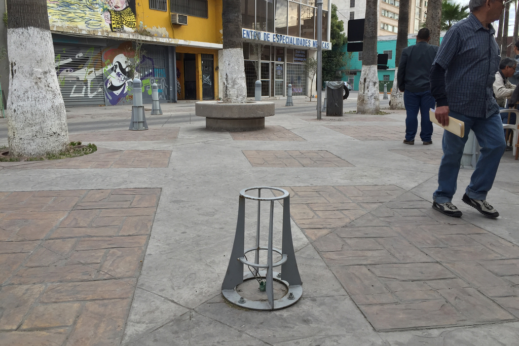 Se retomaron las acciones de retiro de bolardos dañados en el Paseo Morelos.
