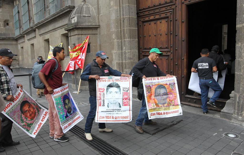 La justicia mexicana liberó a otros 24 detenidos vinculados a la desaparición de 43 estudiantes de magisterio en Guerrero en septiembre de 2014. (ARCHIVO)