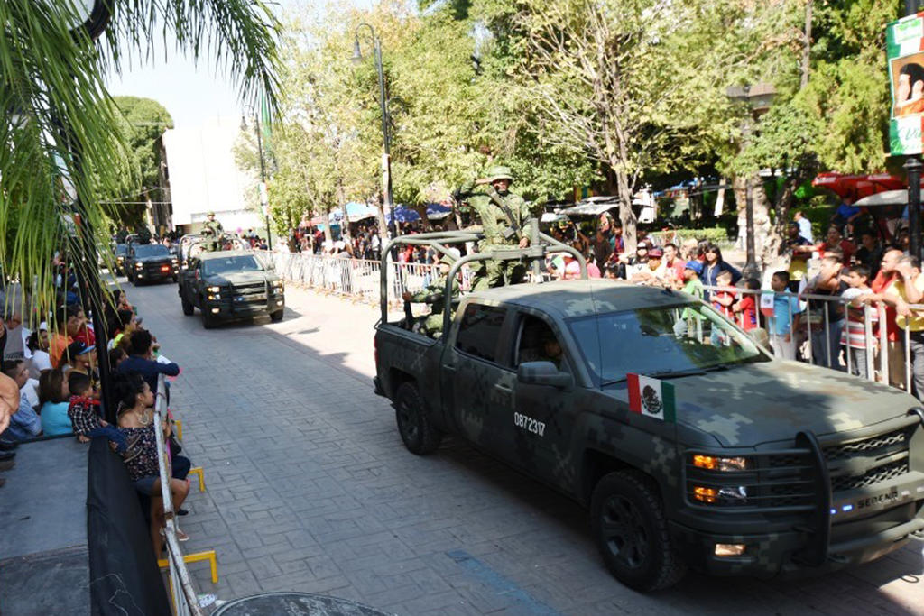 El Ayuntamiento de Lerdo hizo la invitación a participar mañana en el tradicional desfile cívico-militar que en esta ciudad se celebra a las 16:00 horas, para conmemorar un aniversario más del inicio de la Independencia de México. (ARCHIVO)