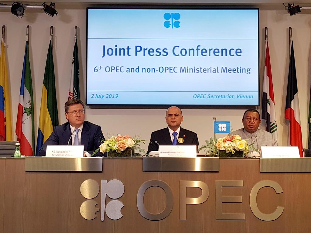 Rusia se encuentra atenta al desempeño del mercado petrolero mundial, y podría convocar a una reunión extraordinaria de la OPEP y los más importantes productores de crudo independientes si es necesario, reveló el ministro ruso del ramo, Alexander Novak. (ARCHIVO)