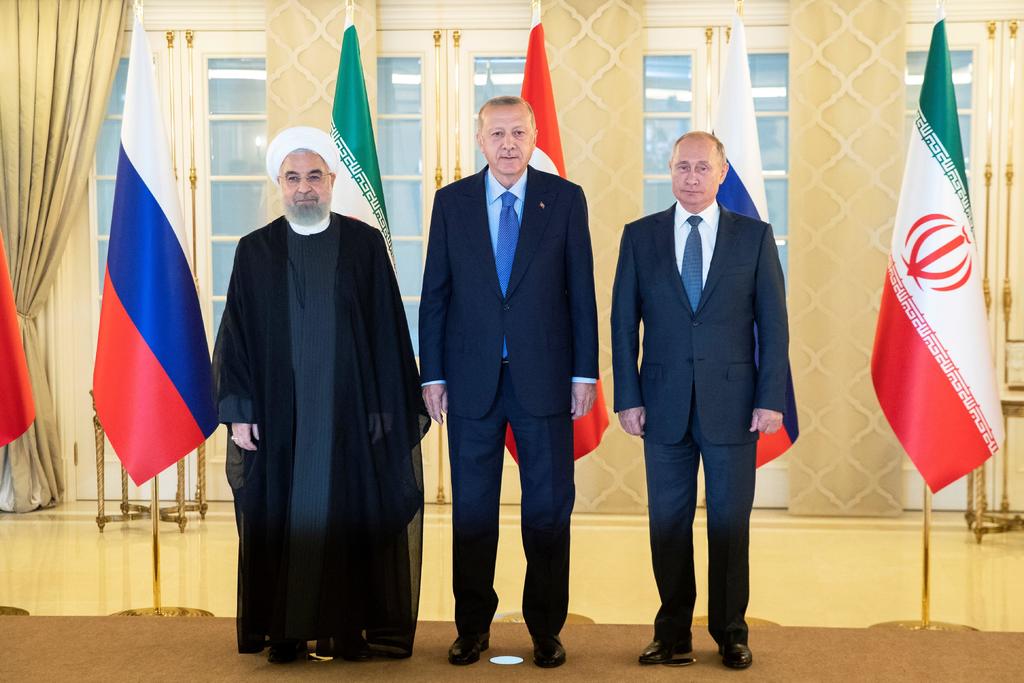 Los presidentes de Turquía, Recep Tayyip Erdogan, Rusia, Vladimir Putin, e Irán, Hasan Rouhani, se reunieron hoy en esta capital para examinar la situación en Siria. (EFE(
