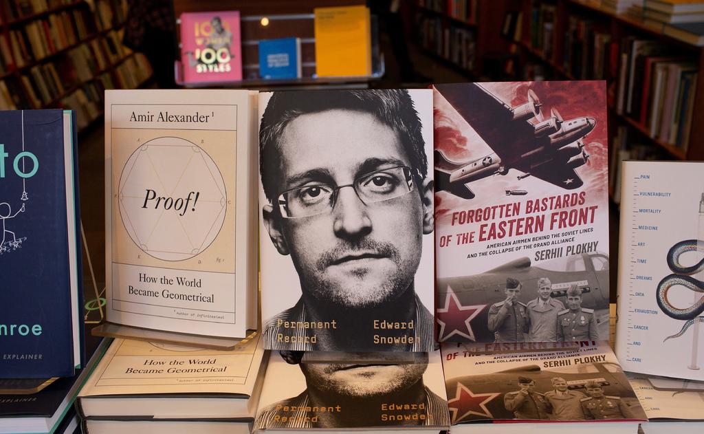 Snowden, quien trabajó para la CIA además de la NSA, vive en Rusia desde 2013. (EFE)