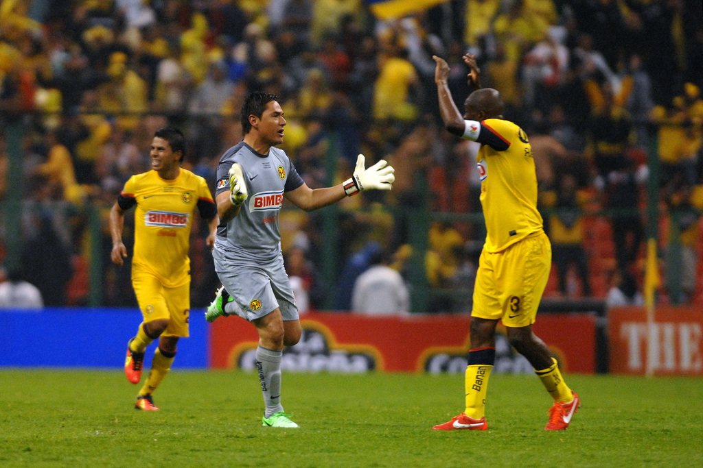 Moisés Muñoz y Aquivaldo Mosquera fueron fundamentales en la conquista de aquel título en la final del Clausura 2013 ante Cruz Azul. (ARCHIVO)  