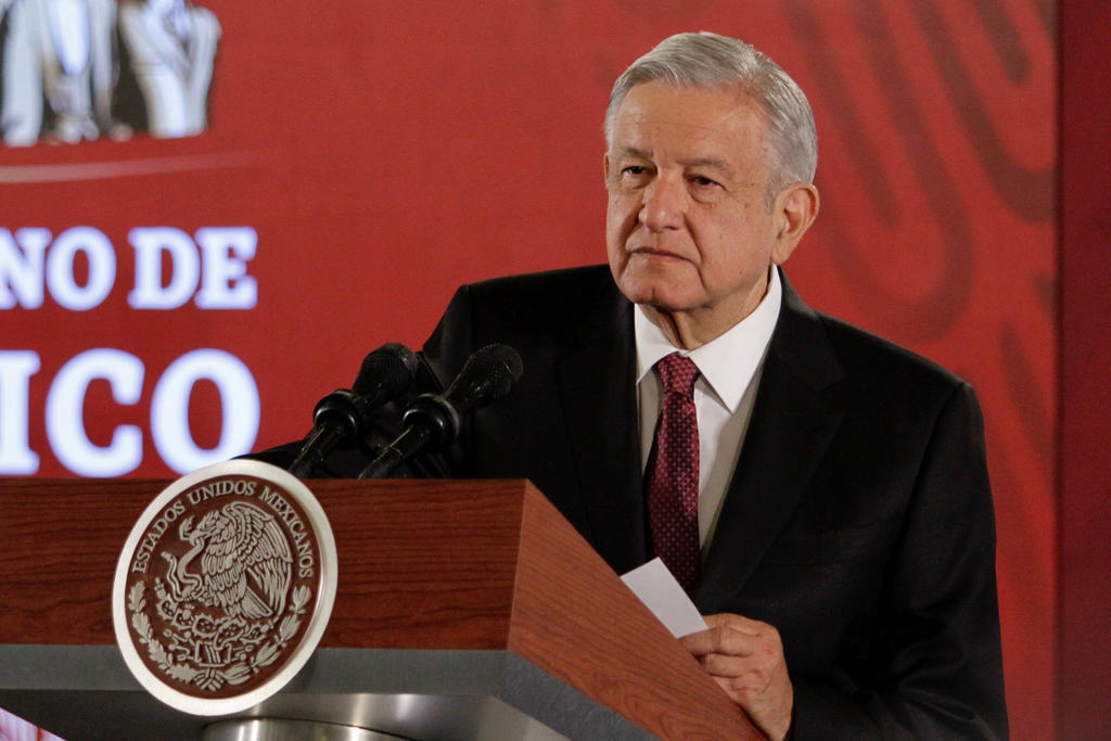 López Obrador llamó hoy a todos los ciudadanos que tengan datos sobre la desaparición de los 43 estudiantes de Ayotzinapa a que colaboren en las investigaciones. (NOTIMEX)