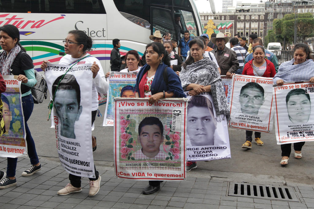  El abogado de los padres de los normalistas de Ayotzinapa desaparecidos, Vidulfo Rosales, informó que se reconstruirán todas las investigaciones de los hechos ocurridos en Iguala, Guerrero, en aras de contar con una base sólida, dadas las diversas irregularidades que se cometieron. (NOTIMEX)