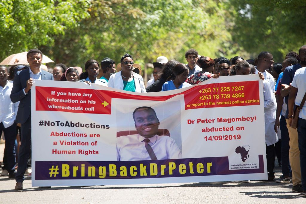 La Asociación de Médicos Hospitalarios de Zimbabue aseguró que su líder fue secuestrado tras exigir mejores salarios. (EFE)