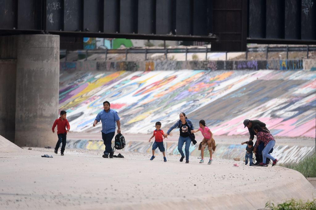 Familias hondureñas, así como de otros países, intentan llegar a los Estados Unidos a través de puntos como Ciudad Juárez, Chihuahua. (ARCHIVO)