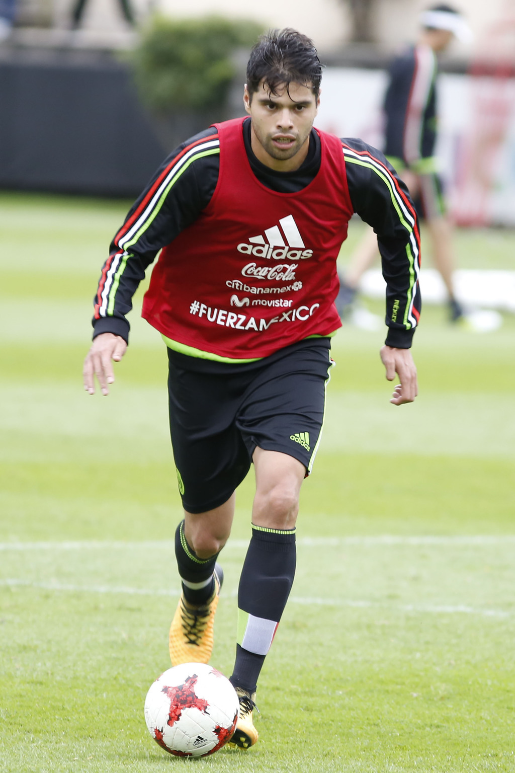 Néstor Araujo tuvo un mal partido en la goleada que sufrió la Selección Mexicana ante Argentina durante la última fecha FIFA. (ARCHIVO) 