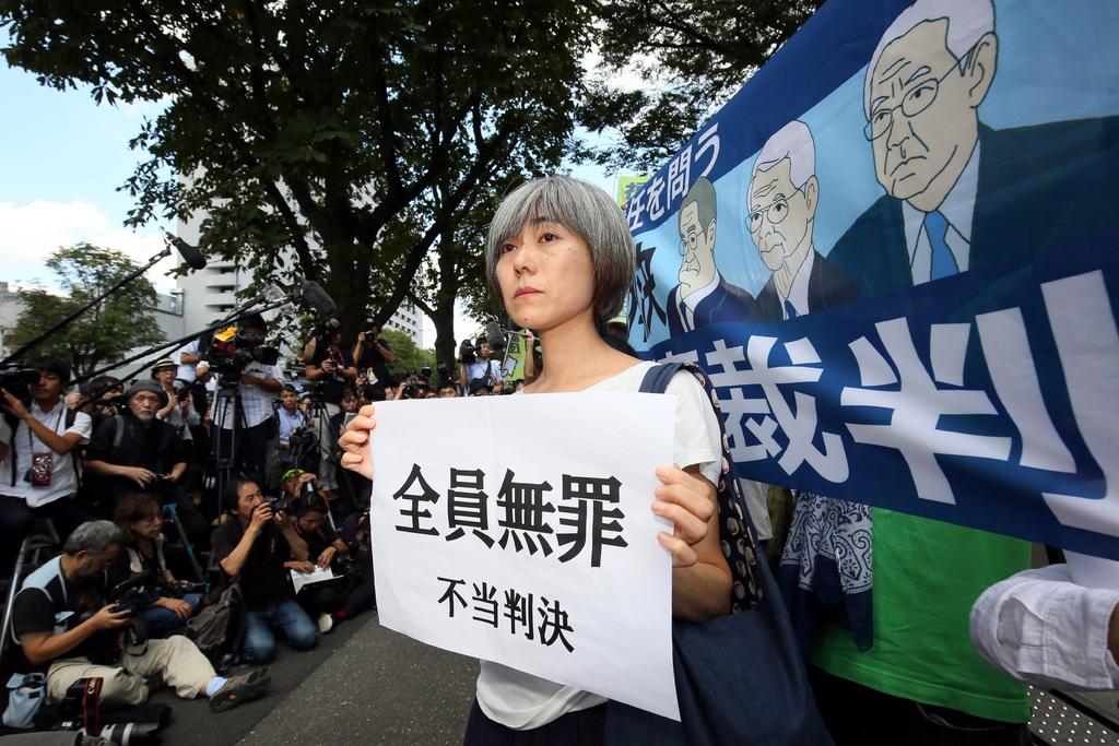 Un tribunal en Japón absolvió el jueves de negligencia profesional a tres exdirectivos de la compañía eléctrica Tokyo Electric Power por la crisis nuclear de Fukushima en 2011. (EFE)