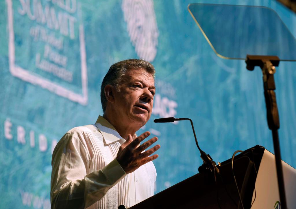  El expresidente de Colombia y Premio Nobel de la Paz 2016, Juan Manuel Santos, señaló en esta ciudad que aún hay líderes en diversas partes del planeta, empeñados en cerrar puertas y dar al traste con acuerdos de paz y colaboración entre las naciones del mundo. (EFE)