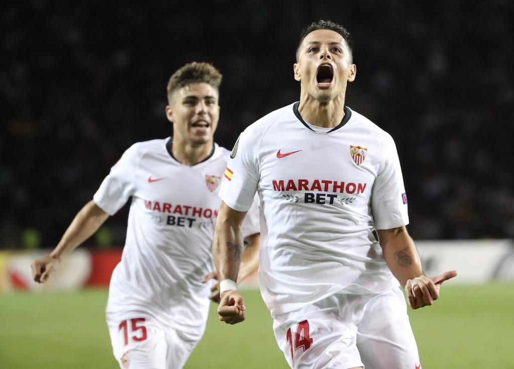 El mexicano marcó su primer gol con la playera del Sevilla. (EFE)