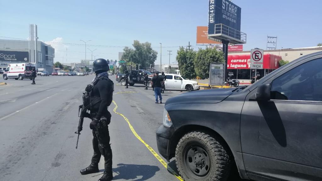 Fue poco después de las 13.30 horas de esta tarde que el Código Rojo se activó en Torreón, tras el reporte de detonaciones de arma de fuego sobre bulevar Diagonal Reforma, a la altura de la calle Ramón Méndez.
(EL SIGLO DE TORREÓN)