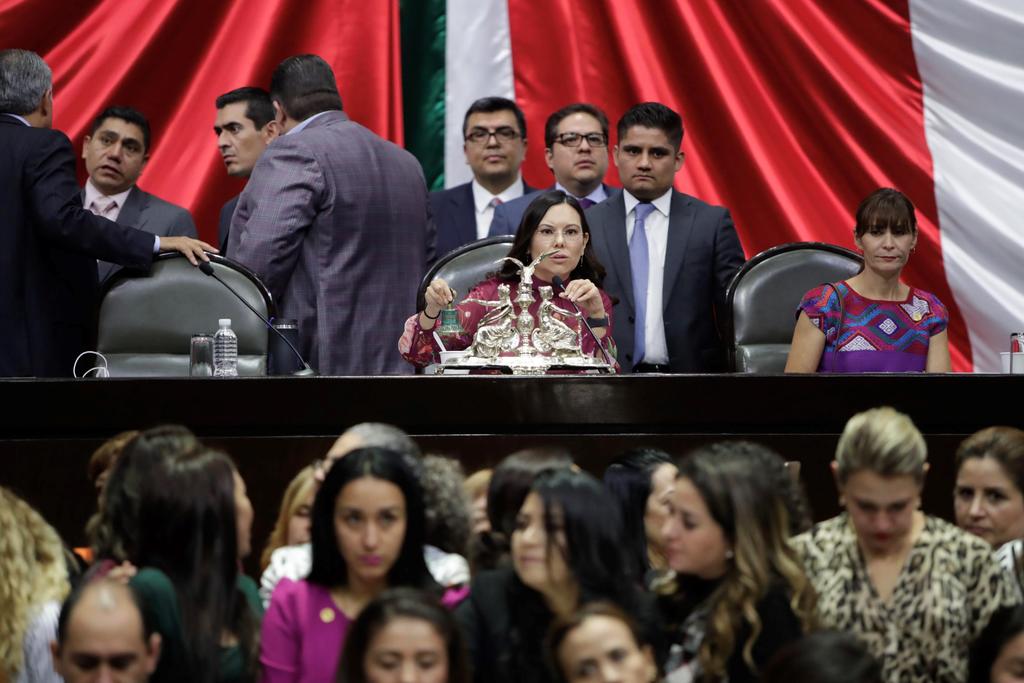La presidenta de la Mesa Directiva de la Cámara de Diputados, Laura Angélica Rojas Hernández, dio por aprobado el dictamen de la Ley General de Educación e instruyó para que pasara al Senado. (EL UNIVERSAL)