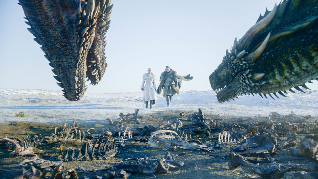 Serie. Emilia Clarke, a la izquierda, y Kit Harington en una escena del capítulo final de Game of Thrones. (AP)