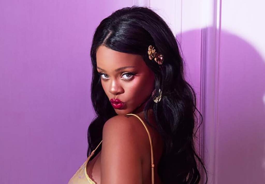 De una manera muy sexy es como Rihanna promociona la nueva colección de su marca de lencería Savage X Fenty.  (INSTAGRAM)