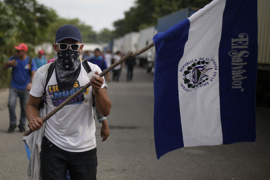 Un alto funcionario del gobierno de Estados Unidos dijo el viernes que Washington planea firmar un acuerdo para que El Salvador, uno de los países más violentos de Centroamérica, sea un refugio para migrantes que solicitan asilo. (ARCHIVO)
