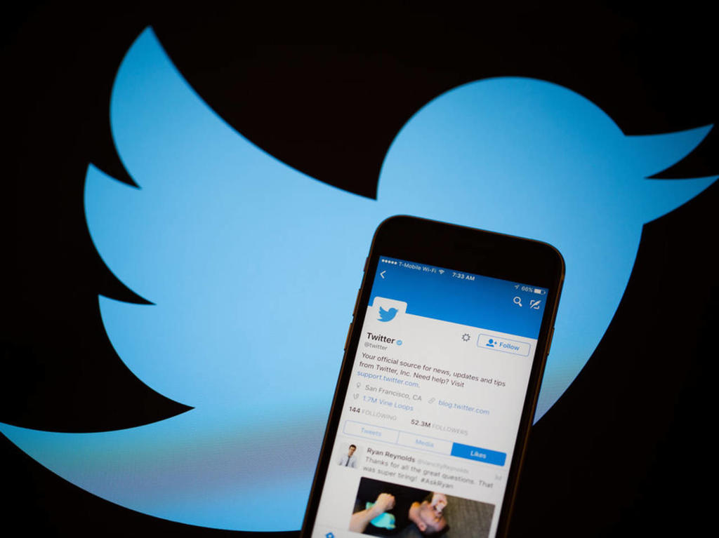 Twitter anunció hoy el cierre de miles de cuentas en Emiratos Árabes Unidos, Egipto, Arabia Saudita, Hong Kong, España y Ecuador vinculadas a varios Gobiernos extranjeros y acusadas de difundir información falsa en la red social. (ARCHIVO)