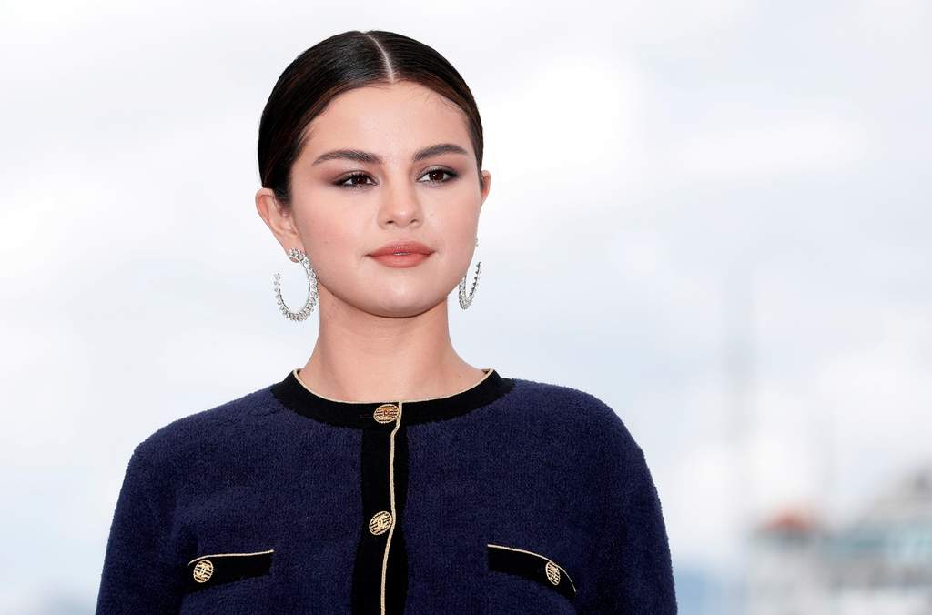 Selena Gomez habló por primera vez sobre la decisión que tomó el año pasado, de retirarse de redes sociales y alejarse de los reflectores, en un discurso que pronunció la semana pasada en su visita al Hospital McLean en Boston. (ARCHIVO)