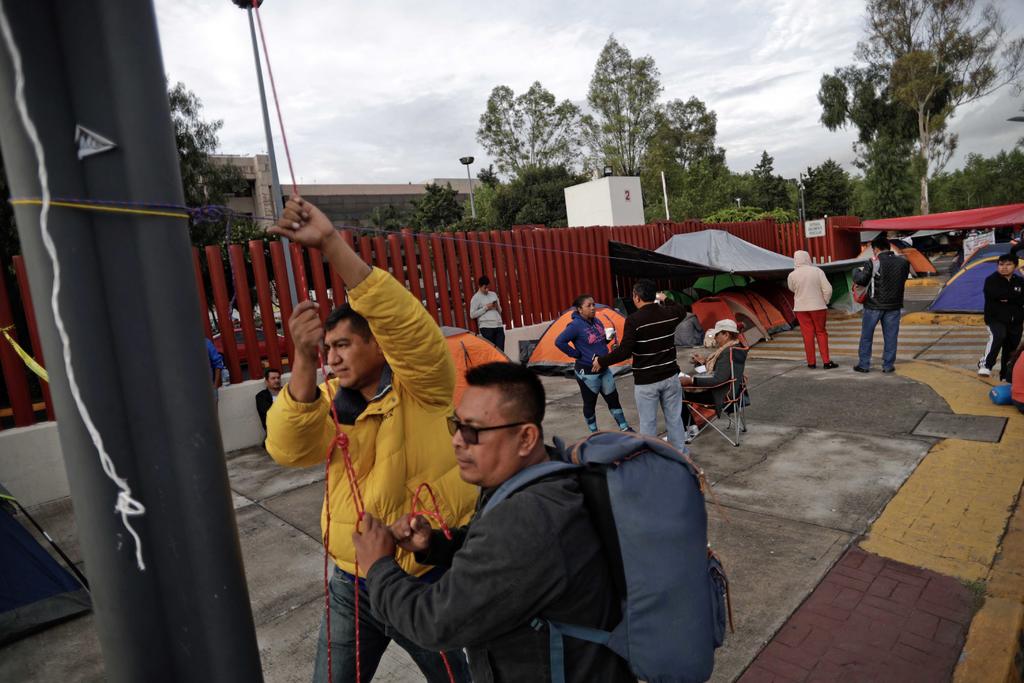 Este viernes los integrantes de la Coordinadora Nacional de Trabajadores de la Educación (CNTE), retiraron el plantón que mantenían en la calle de Emiliano Zapata en la Cámara de Diputados. (ARCHIVO)