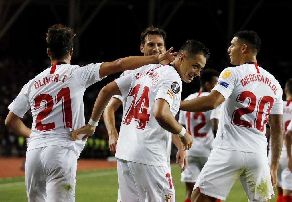 El 'Chicharito' marco uno de los goles de la victoria en la primera jornada de la Europa League para el Sevilla. (ARCHIVO)