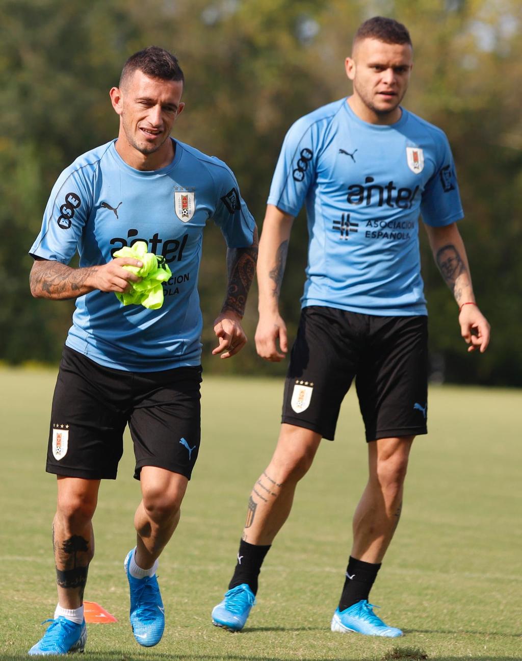 Rodríguez y Lozano entrenando con la selección uruguaya. (CORTESÍA)