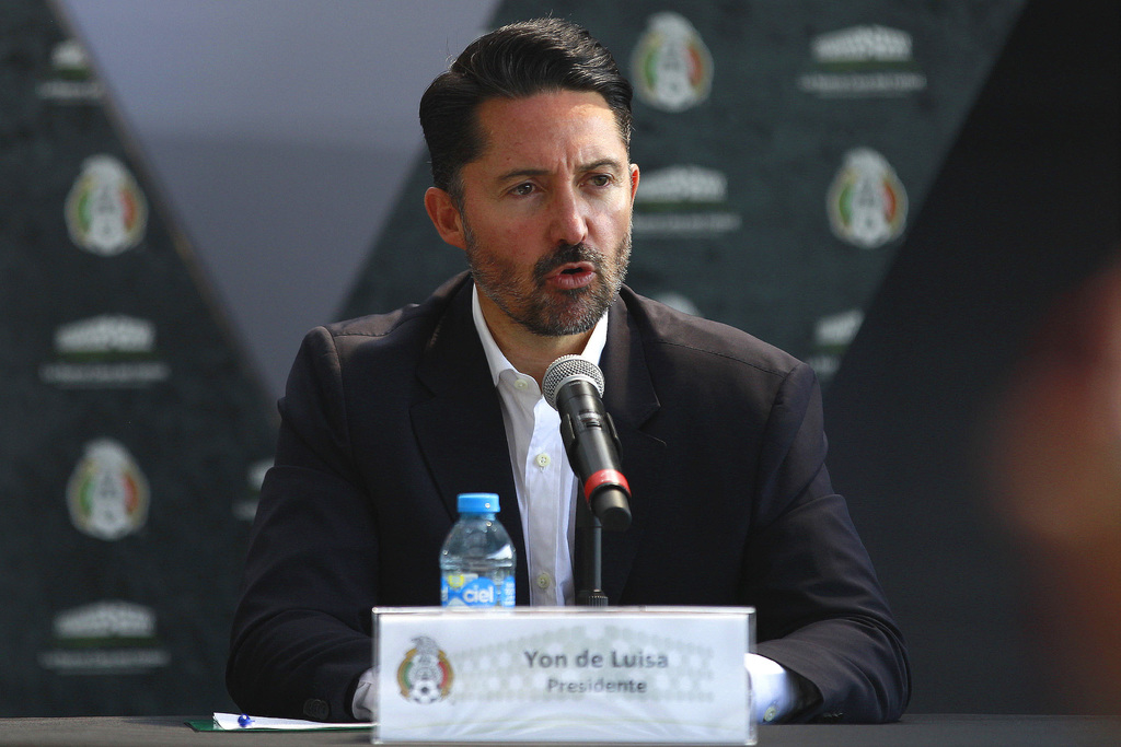 El presidente de la Federación Mexicana de Futbol, Yon de Luisa, aseguró que la FIFA podría castigar severamente a México, con sanciones desde pausar partidos, hasta retiro de puntos en las eliminatorias. (ARCHIVO)