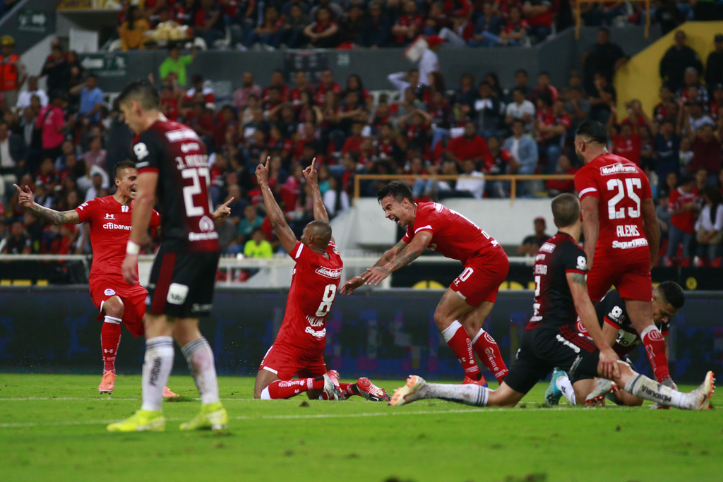 El brasileño William Da Silva (8) marcó el único gol del encuentro que ganaron los mexiquenses en el Estadio Jalisco. (JAM MEDIA) 