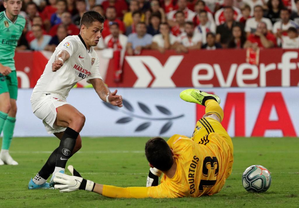 'Chicharito' Hernández anotó, pero su gol fue anulado por un fuera de juego. (EFE)