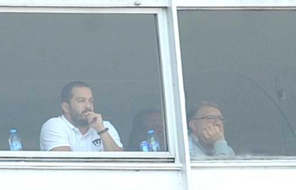 Martino observó el partido entre Pumas y Cruz Azul en Ciudad Universitaria. (CORTESÍA)