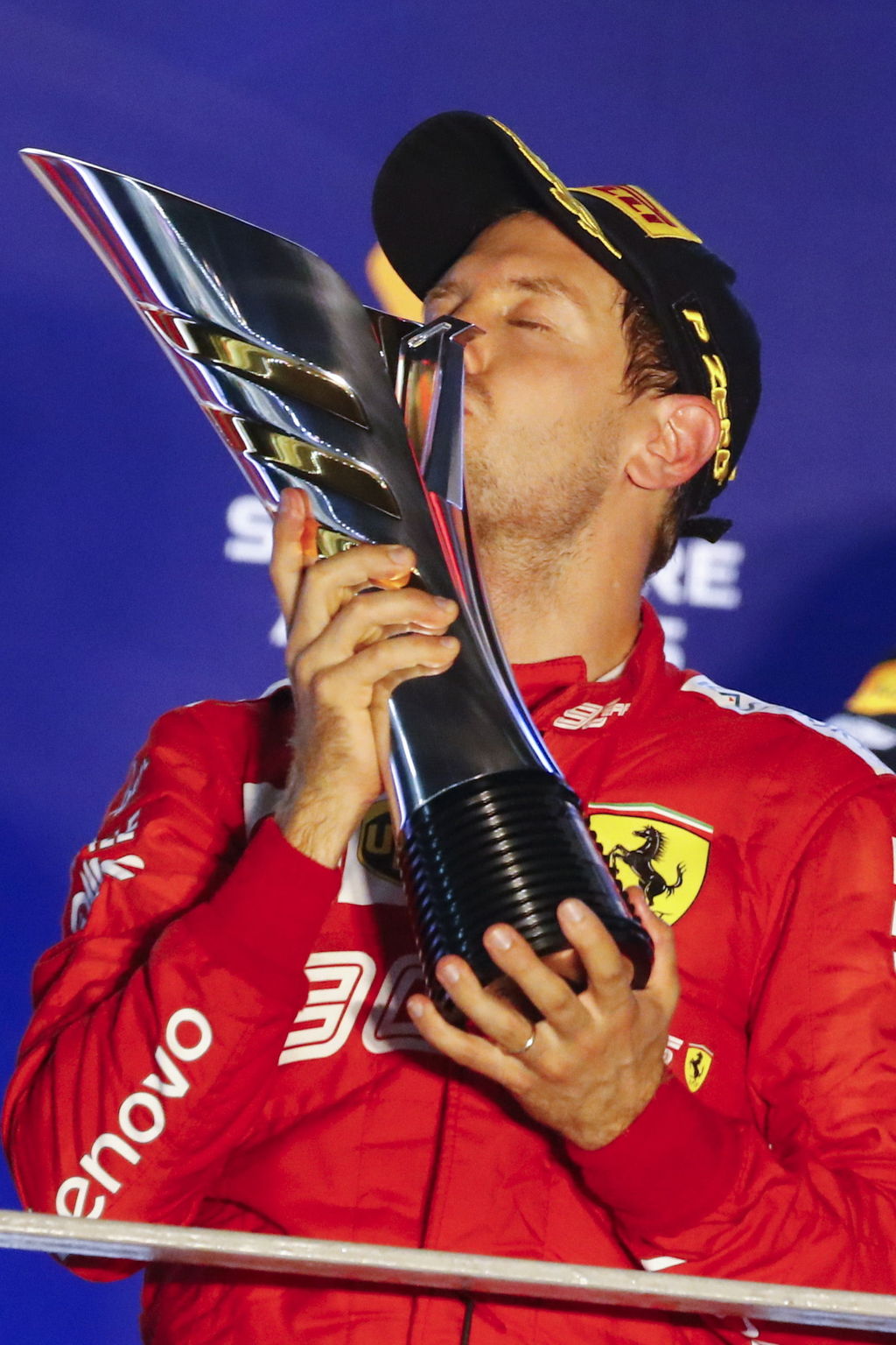 Sebastian Vettel tenía 13 meses sin ganar en la Fórmula Uno. (EFE)