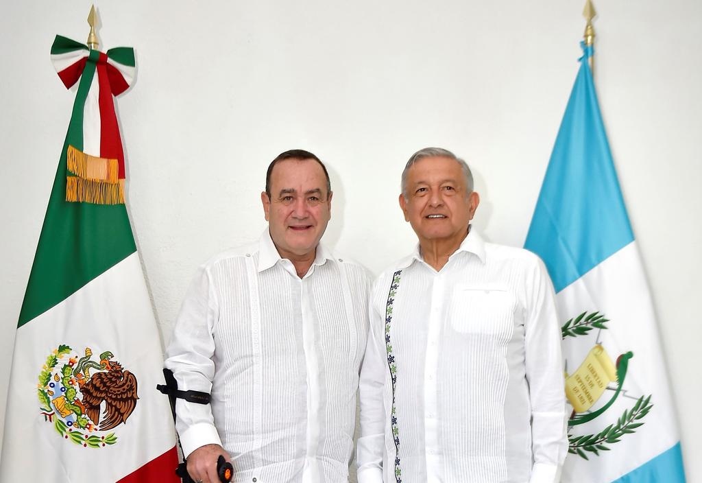 Giammattei, quien tomará posesión el próximo 14 de enero como presidente de Guatemala, aseguró que López Obrador se comprometió a 'apoyar en todos los esfuerzos que sean (necesarios) para su desarrollo económico'. (ARCHIVO)