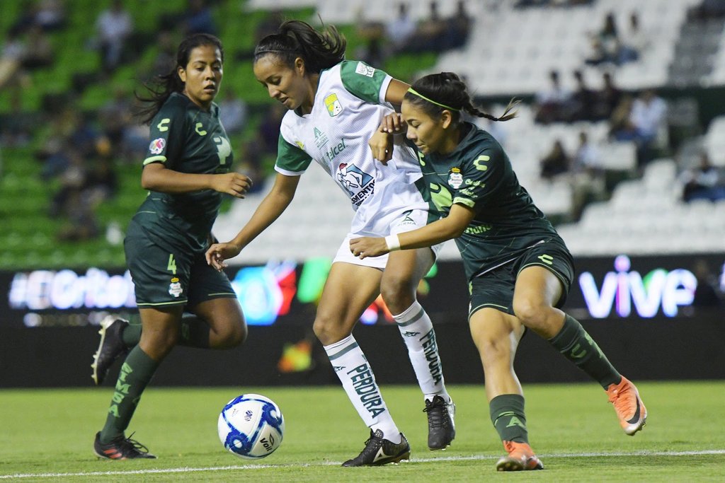 Santos buscaba su tercera victoria consecutiva, pero cayó ayer 2-0 ante León, en actividad de la jornada 12 de la Liga MX Femenil. (CORTESÍA LEÓN) 