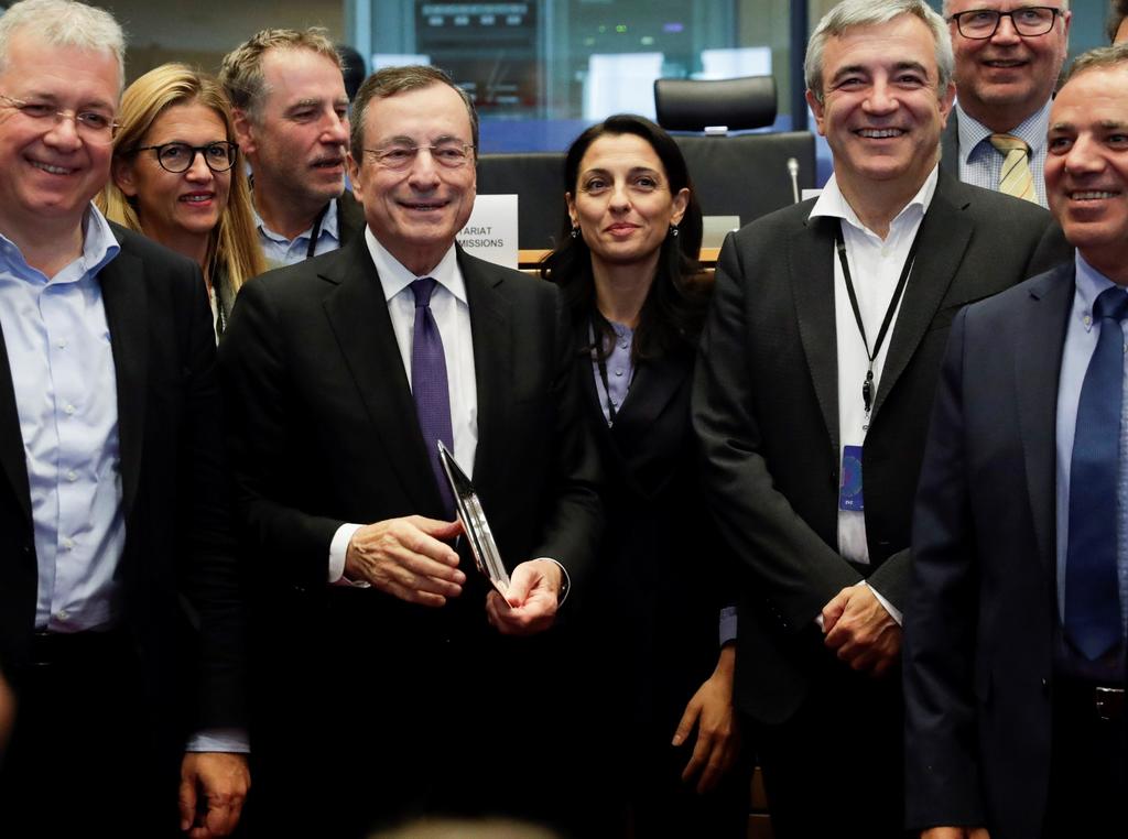 Además de señalar la desaceleración inminente que enfrenta Europa, Mario Draghi se despide como presidente de la BCE. (ARCHIVO)