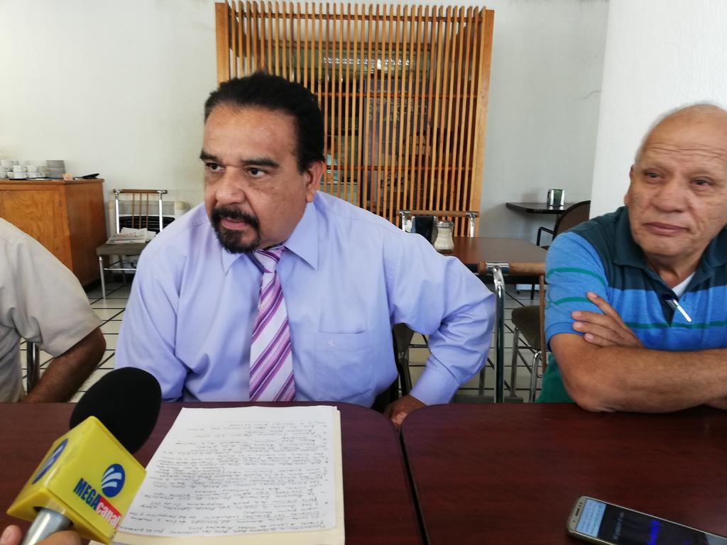En rueda de prensa, indicó que en toda la entidad, el partido político de Morena esta dando en forma simultánea su posicionamiento ante la violaciones de derechos realizado en dicho municipio. (EL SIGLO DE TORREÓN)