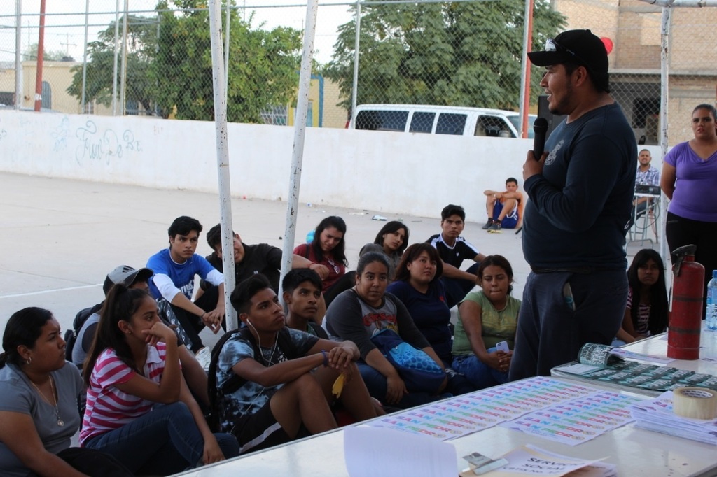 Jóvenes de colonias vulnerables del municipio de San Pedro estuvieron presentes en las charlas del programa de prevención. (EL SIGLO DE TORREÓN/BETTY SILVA)