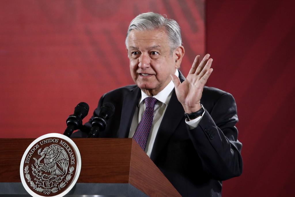 López Obrador reveló que falsearon documentos de él y su esposa Beatriz Gutiérrez Müller para inscribirlos como socios de 26 empresas ante el Servicio de Administración Tributaria. (ARCHIVO)