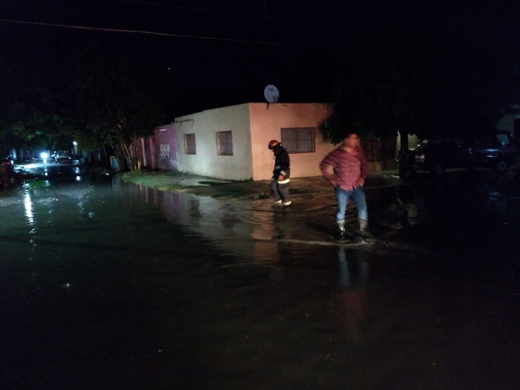 Ante la presencia de lluvias, la noche de este martes se realizó un recorrido de vigilancia donde se ubicaron dos viviendas en riesgo. (EL SIGLO DE TORREÓN)