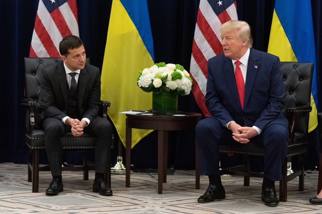 Donald Trump (d) y su homólogo ucraniano Vladímir Zelenski en la Asamblea General de la ONU. (EFE)