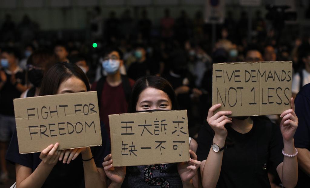 La jefa del gobierno de Hong Kong, Carrie Lam, accedió a principios de este mes retirar la Ley de Extradición a China. (ARCHIVO)