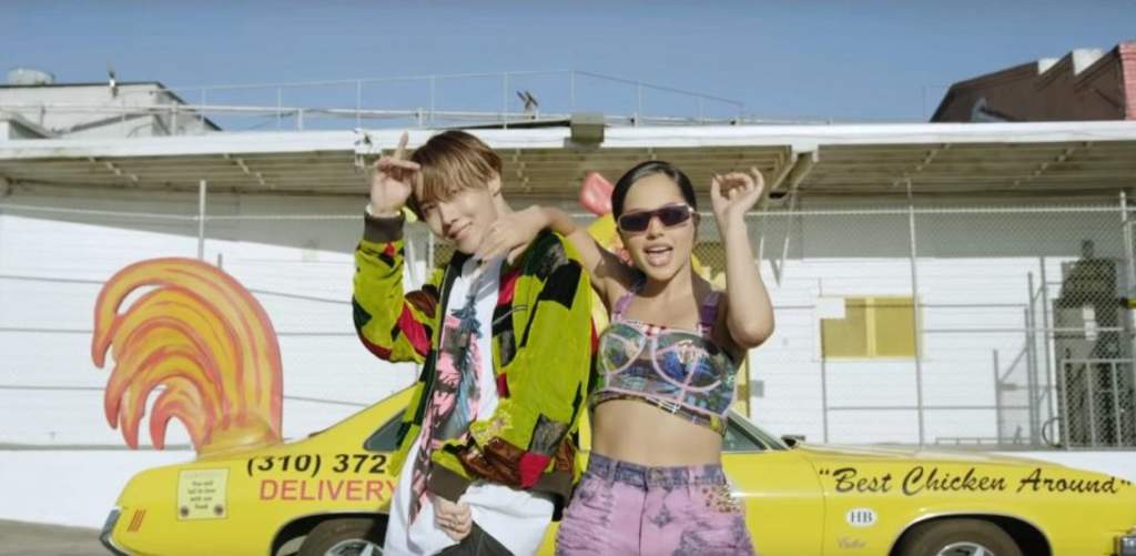J-Hope de los icónicos del K-pop BTS, se ha asociado con la artista pop latina Becky G en el nuevo video musical Chicken Noodle Soup. (ESPECIAL)