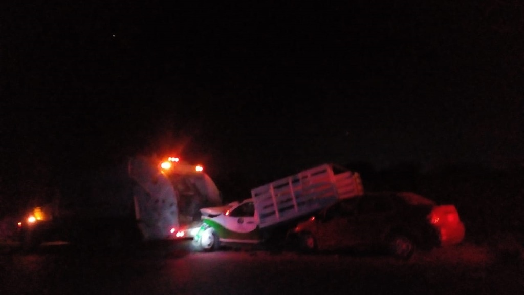 Se impactan dos unidades de PASA y un vehículo particular en carretera de Matamoros. (EL SIGLO DE TORREÓN)