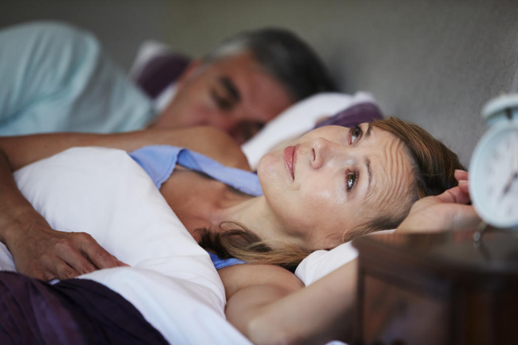 En el caso de las mujeres que atraviesan la menopausia, entre más largos sean los períodos de sueño donde se sufre de bochornos y sudoración, mayor es el riesgo de que se afecten algunas facultades del conocimiento. (ARCHIVO)