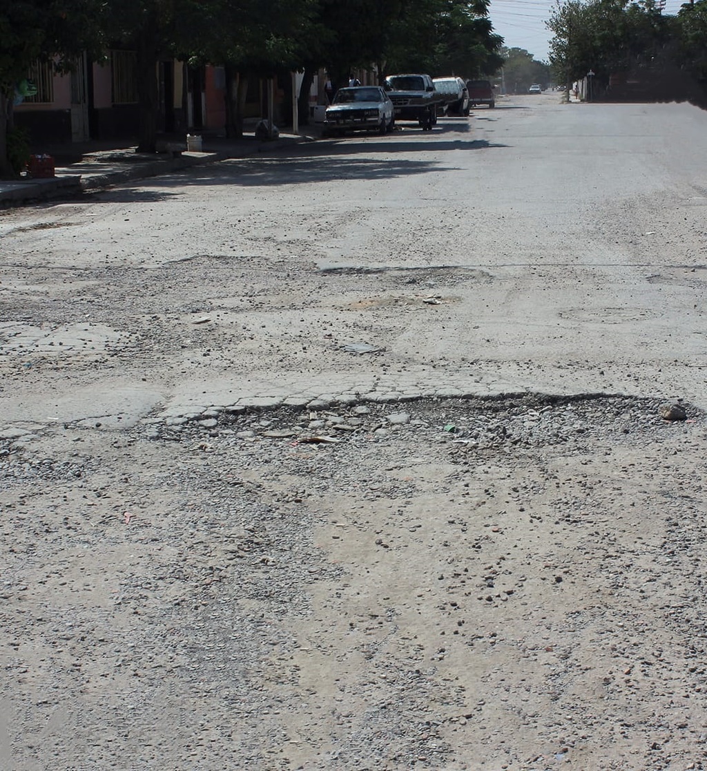 Habitantes de San Pedro piden a las autoridades se brinde atención al pésimo estado del pavimento de las calles del municipio. (EL SIGLO DE TORREÓN)
