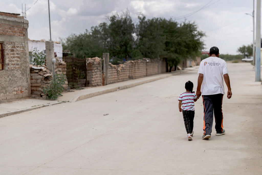 En la comunidad de Tacoaleche, Zacatecas, hay más casas vacías que gente para habitarlas. Las ocho familias que viven ahí relatan cómo su poblado se vació poco a poco, pues las personas prefieren migrar a Estados Unidos que vivir en la pobreza. (EL UNIVERSAL)