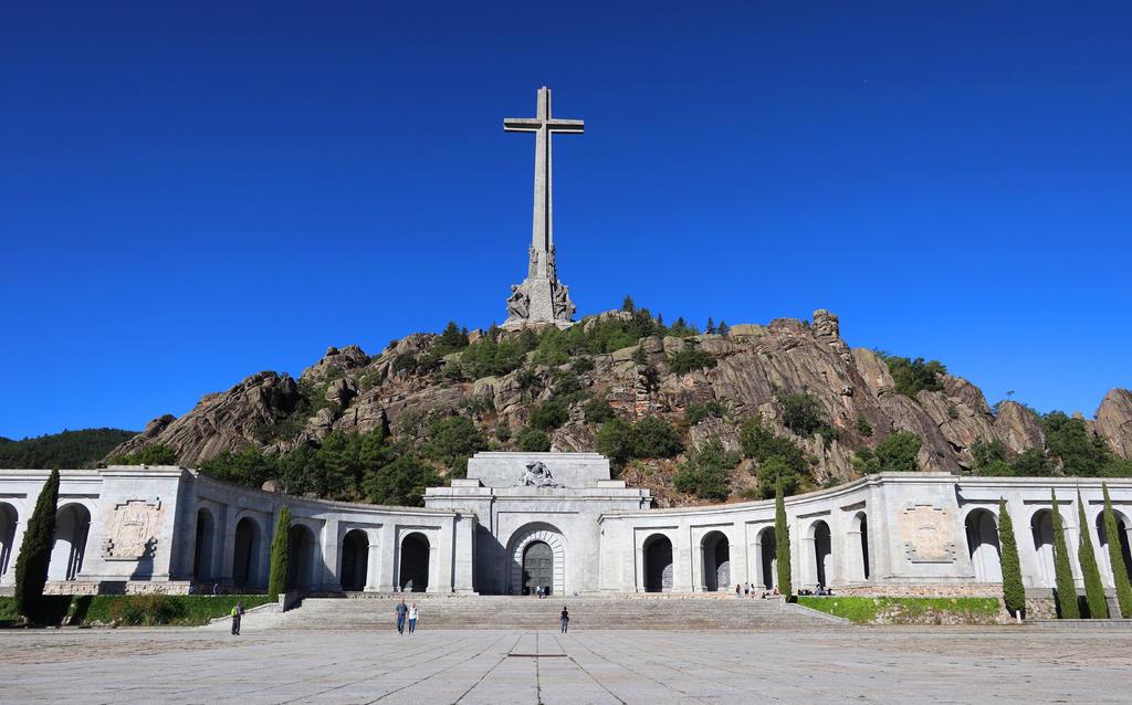 El 24 de septiembre, el Tribunal Supremo avaló la exhumación de los restos del exdictador y trasladarlos de Valle de los Caídos, donde se encuentran sepultados, al cementerio de El Pardo-Mingorrubio. (EFE)