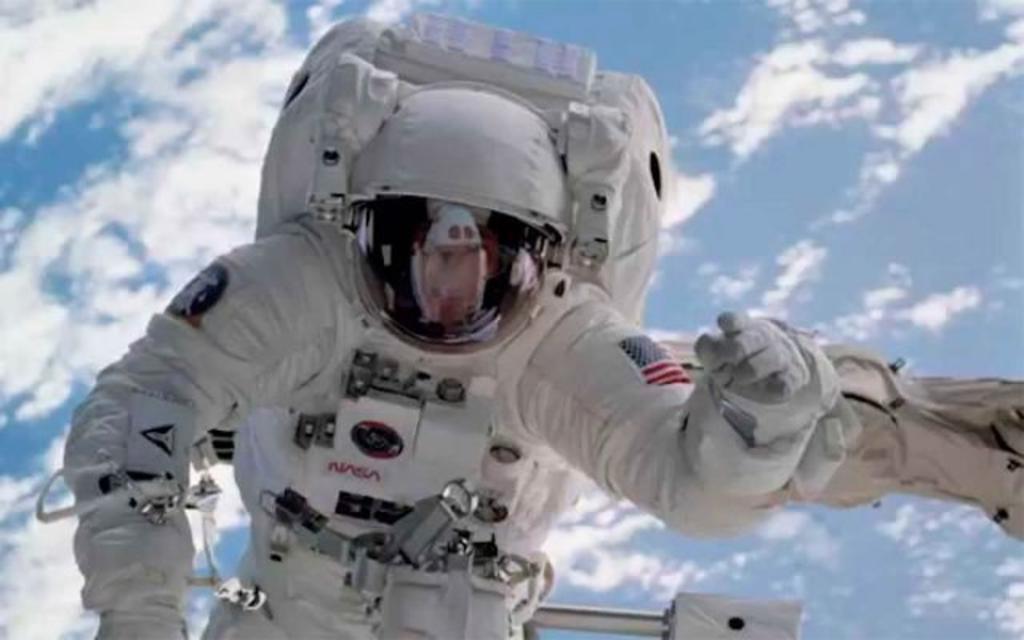 La astronauta de la NASA Shannon Walker considera que para desarrollar el turismo espacial es necesario primero crear las infraestructuras necesarias, como hoteles donde puedan alojarse los viajeros espaciales. (ARCHIVO)