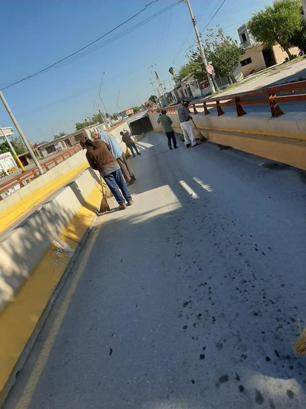 Realizan acciones de limpieza en calles de Fco. I. Madero. (EL SIGLO DE TORREÓN/BEATRIZ A. SILVA)